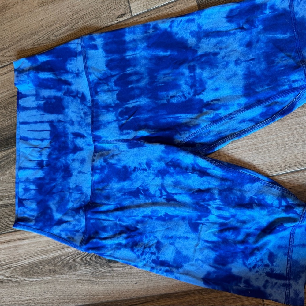 Lululemon Athletica Blue Tie-Dye Bike Shorts